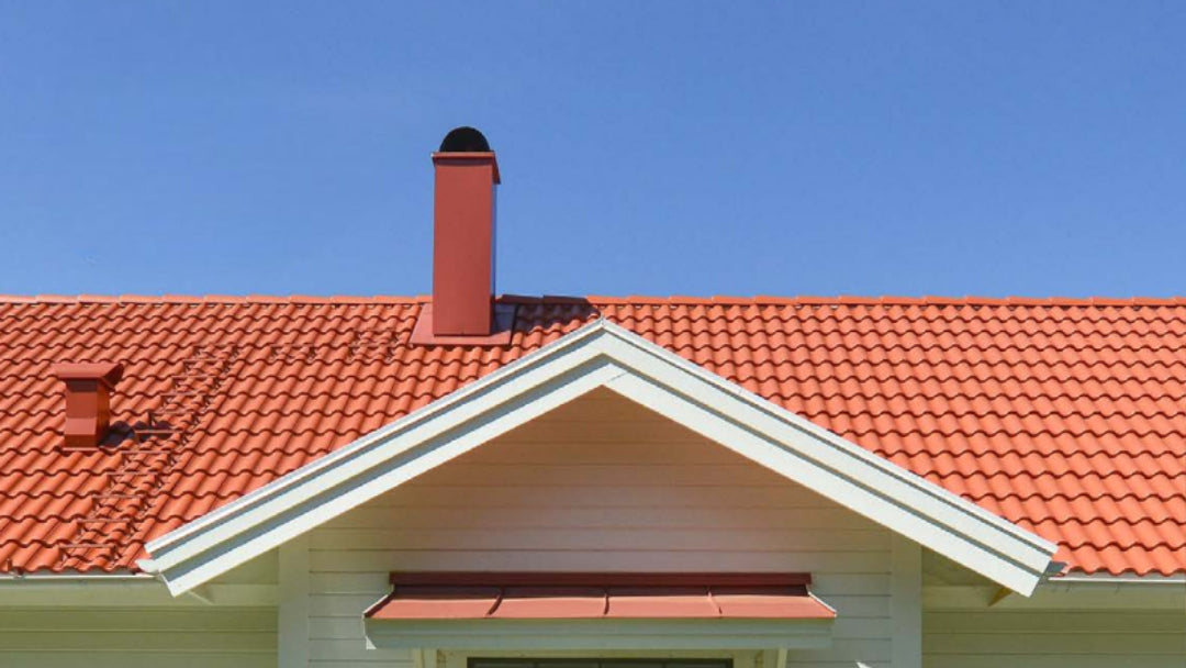 Monterad röd skortenshuv